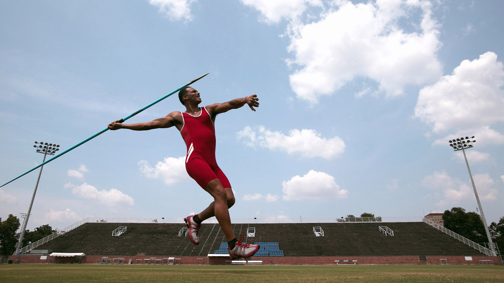 高山攀岩惊险比赛，追求巅峰的勇气，高空攀岩视频